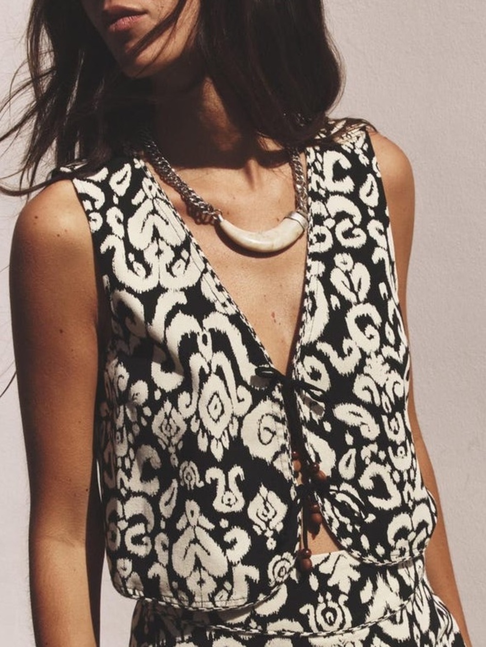 Zara Black and Cream Floral Jacquard Vest XL